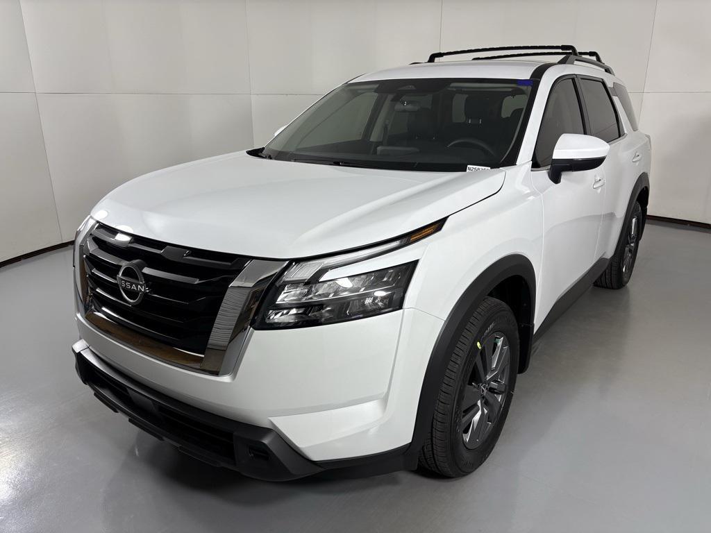 new 2025 Nissan Pathfinder car, priced at $34,014