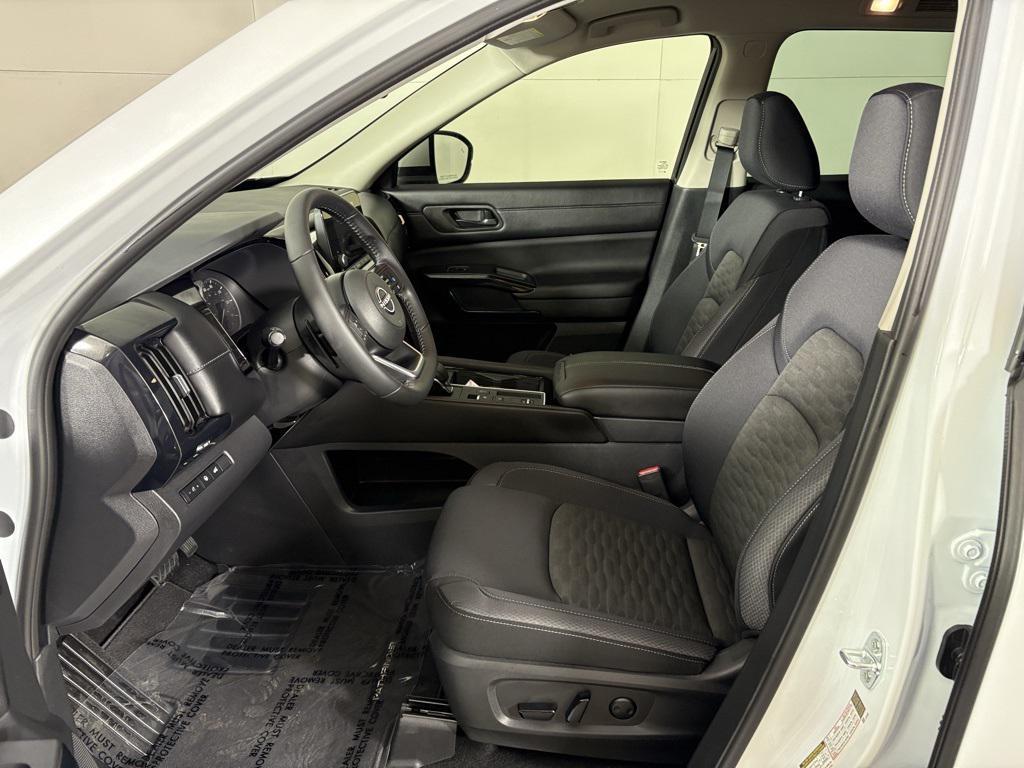new 2025 Nissan Pathfinder car, priced at $34,014