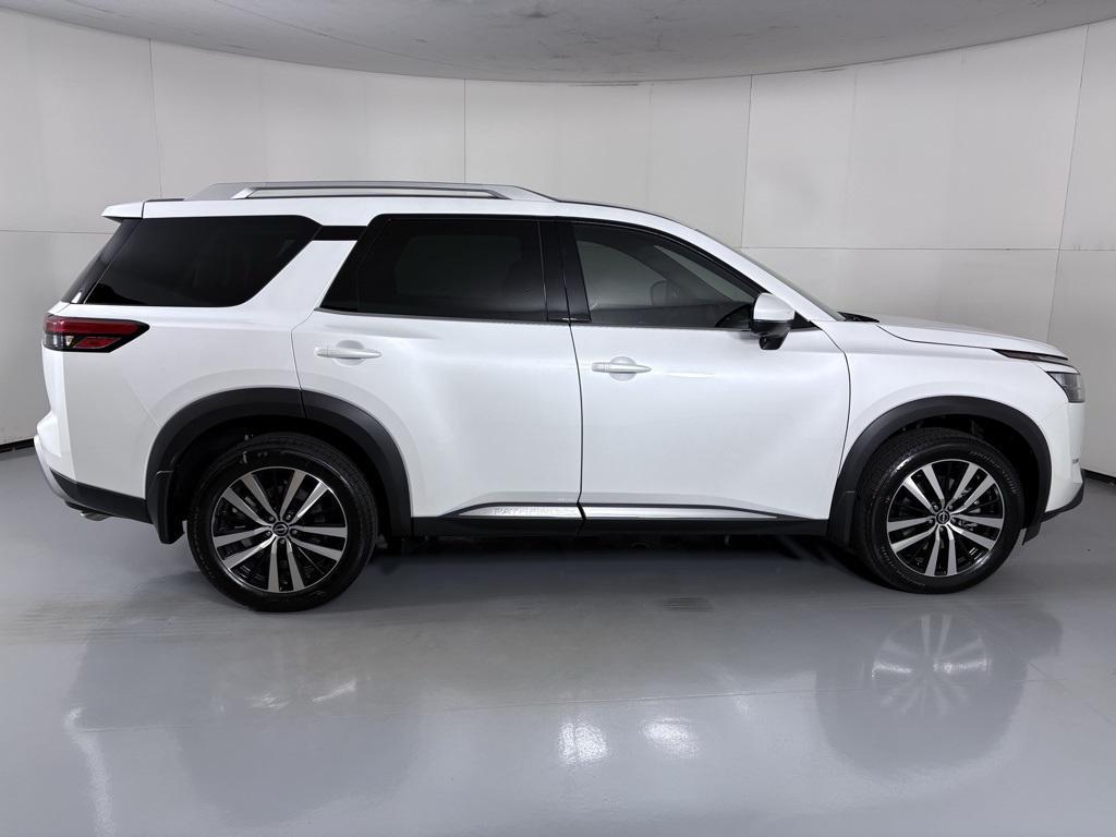new 2025 Nissan Pathfinder car, priced at $42,485