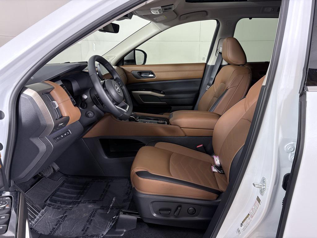 new 2025 Nissan Pathfinder car, priced at $42,485