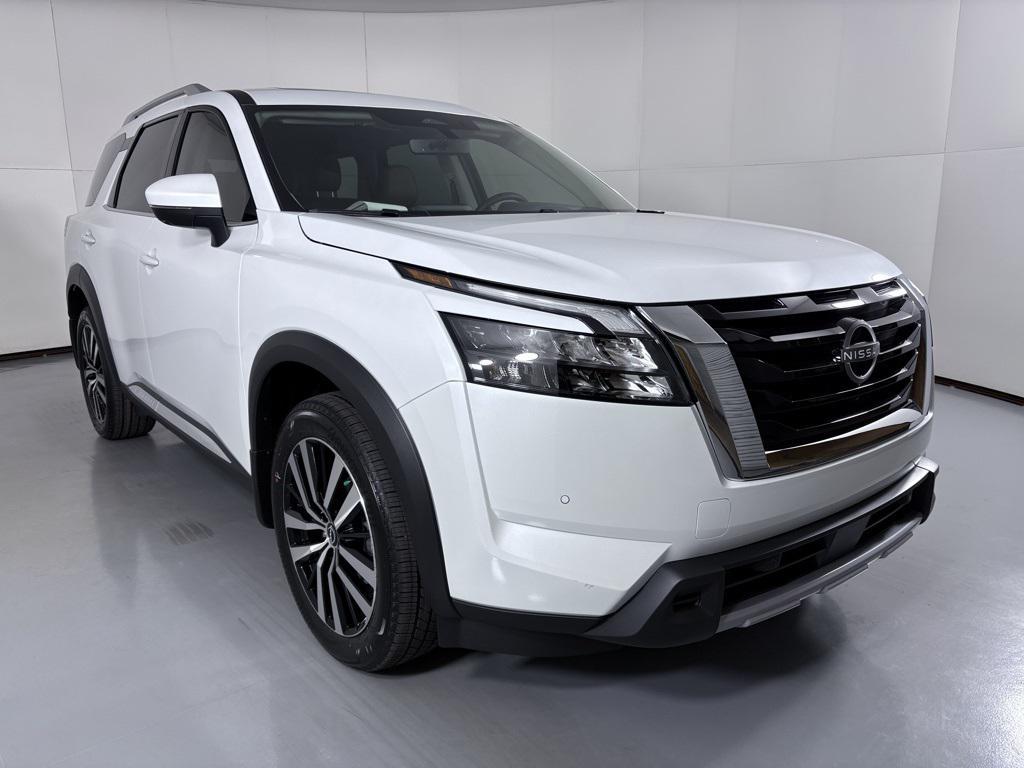 new 2025 Nissan Pathfinder car, priced at $42,485