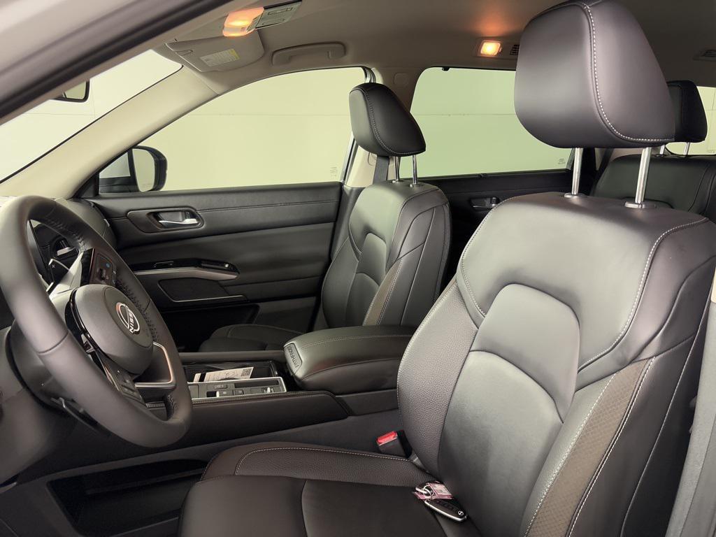 new 2025 Nissan Pathfinder car, priced at $35,062