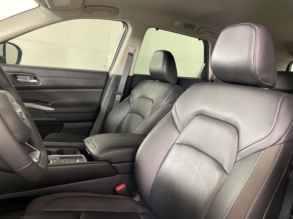 new 2025 Nissan Pathfinder car, priced at $34,587