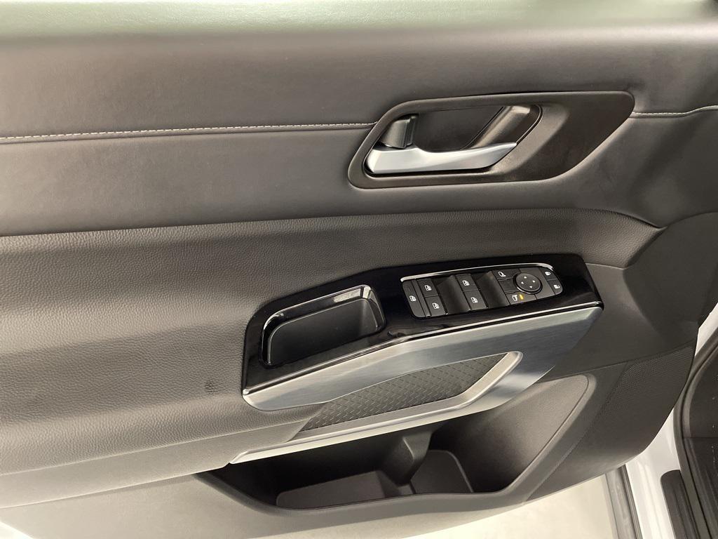 new 2025 Nissan Pathfinder car, priced at $34,587