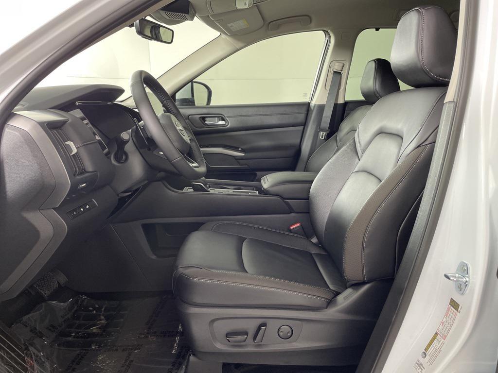 new 2025 Nissan Pathfinder car, priced at $34,587