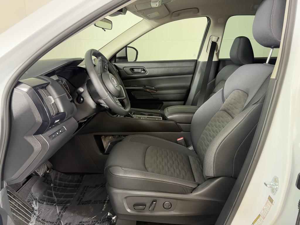 new 2025 Nissan Pathfinder car, priced at $33,884