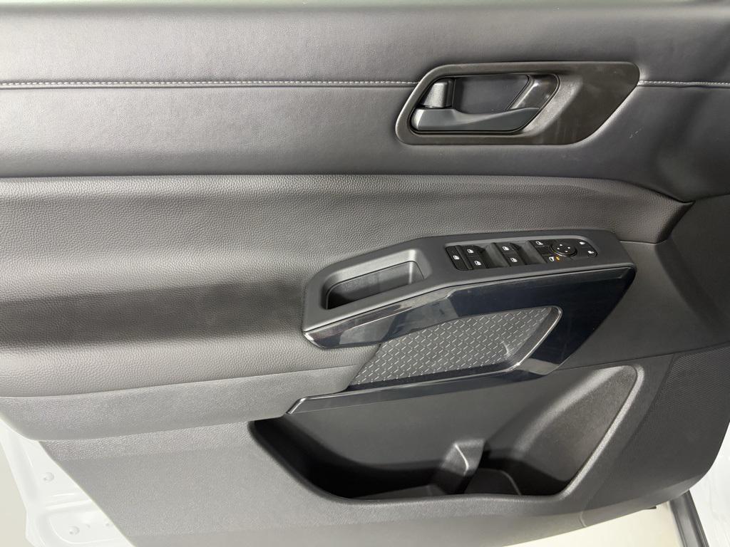 new 2025 Nissan Pathfinder car, priced at $33,884