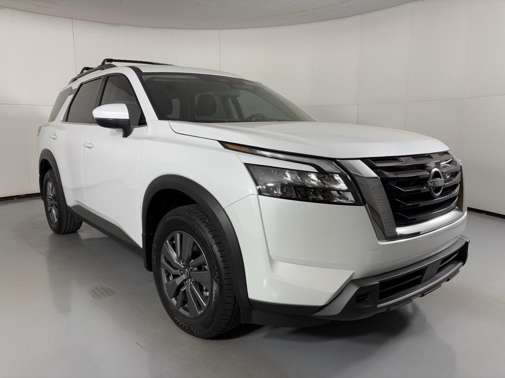 new 2025 Nissan Pathfinder car, priced at $33,884
