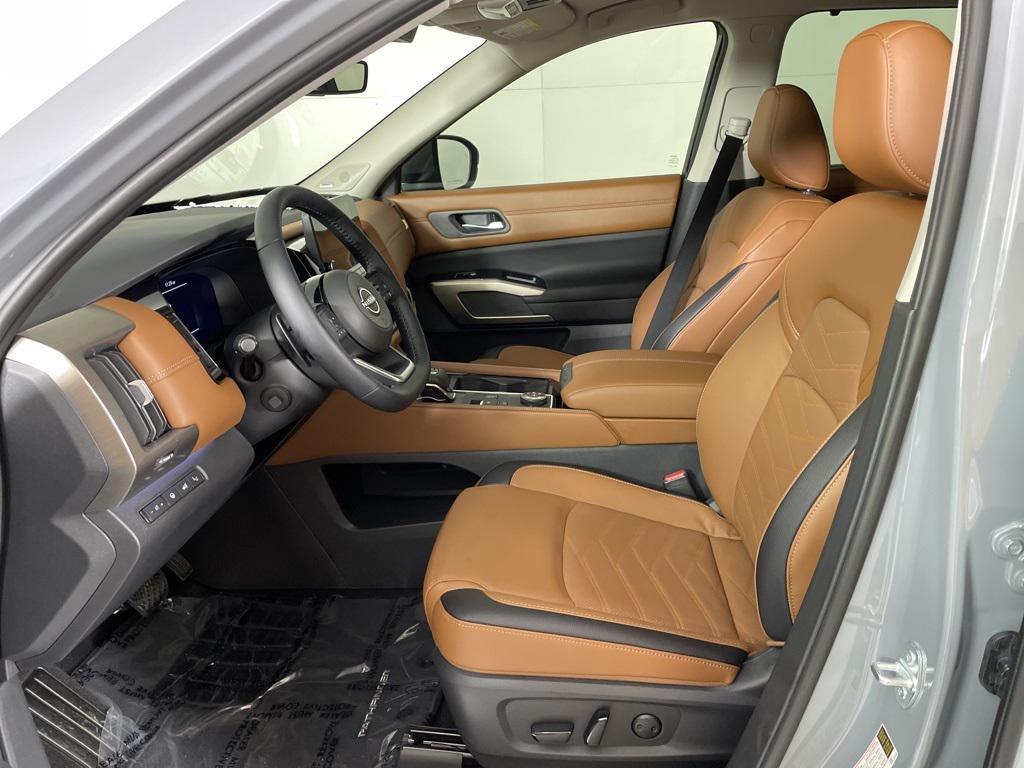 new 2025 Nissan Pathfinder car, priced at $42,978