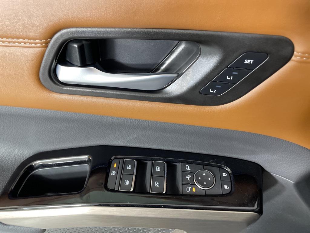 new 2025 Nissan Pathfinder car, priced at $42,978