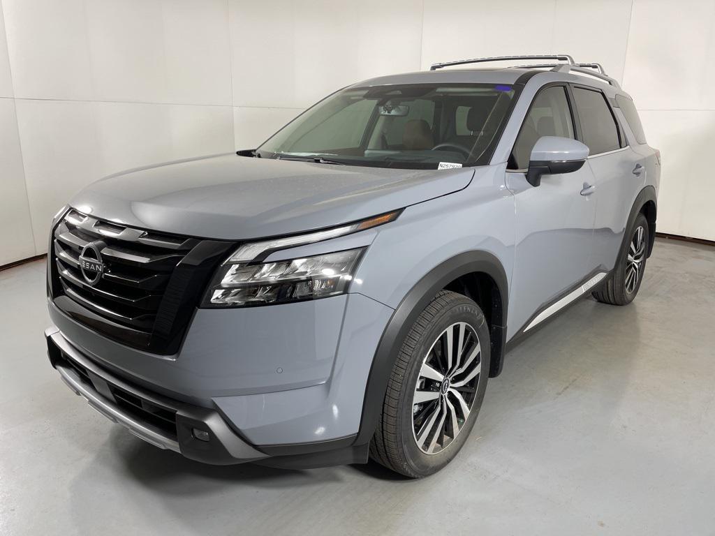 new 2025 Nissan Pathfinder car, priced at $42,978