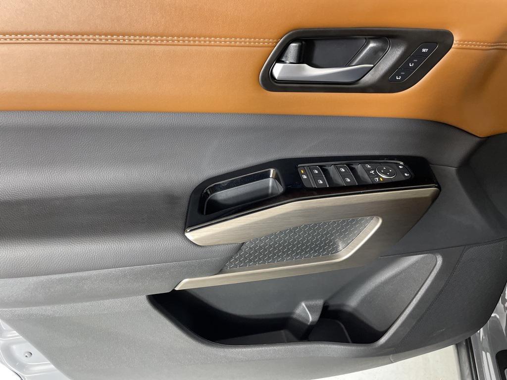 new 2025 Nissan Pathfinder car, priced at $42,978