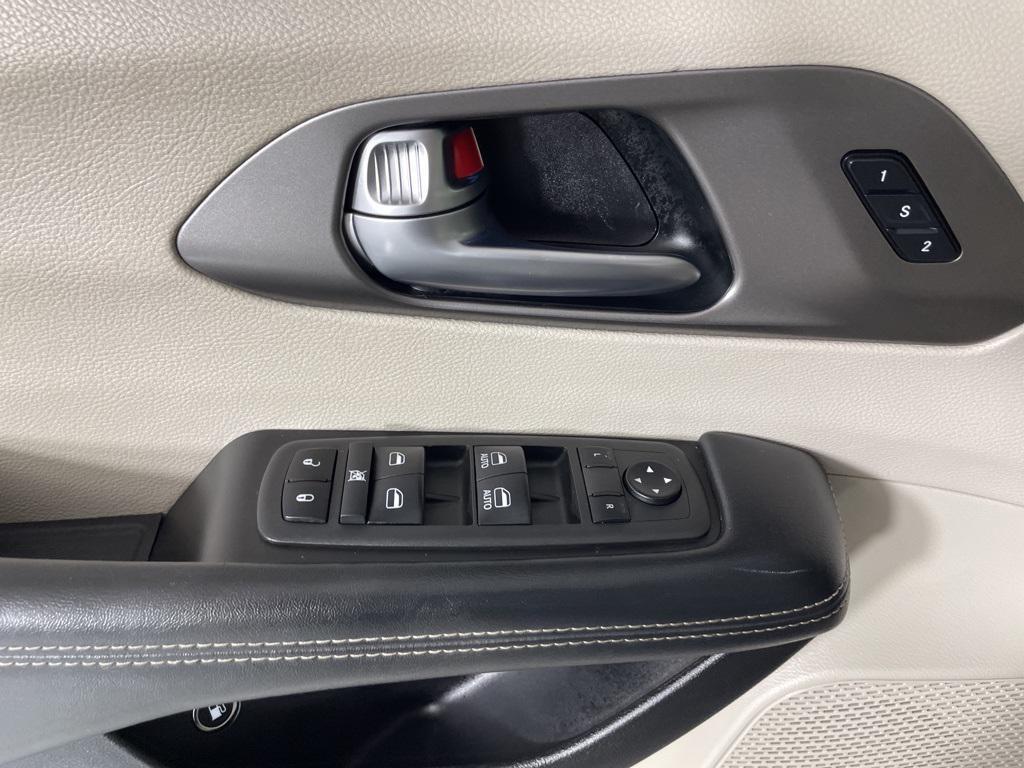 used 2021 Chrysler Pacifica Hybrid car, priced at $22,500