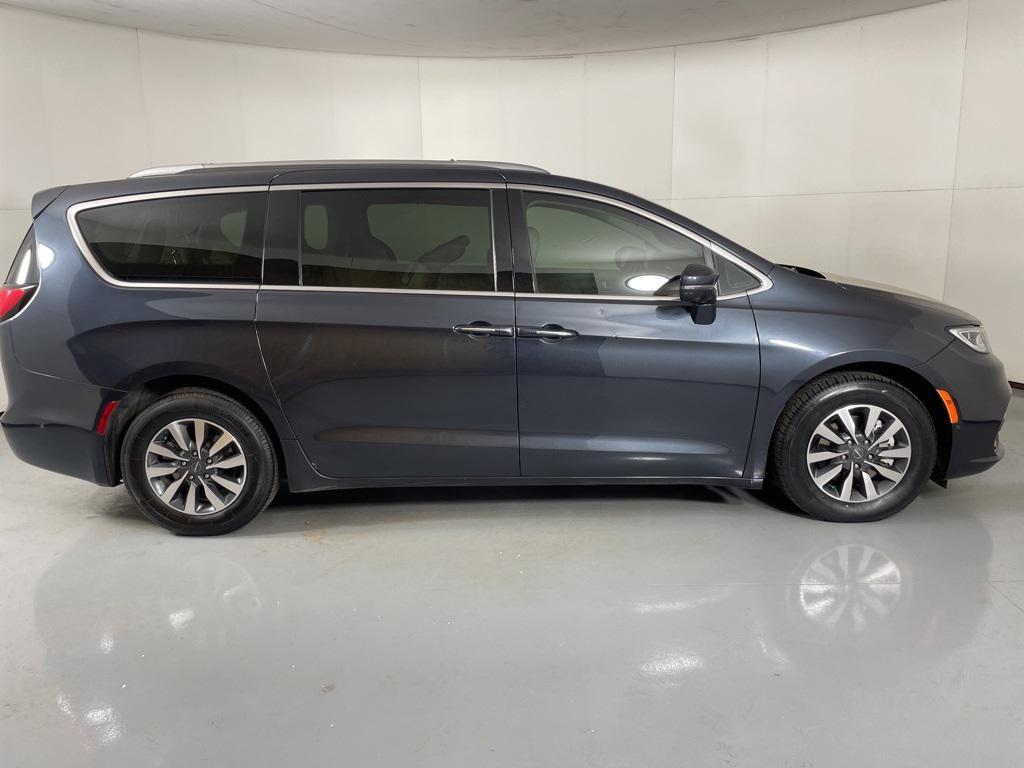 used 2021 Chrysler Pacifica Hybrid car, priced at $22,500