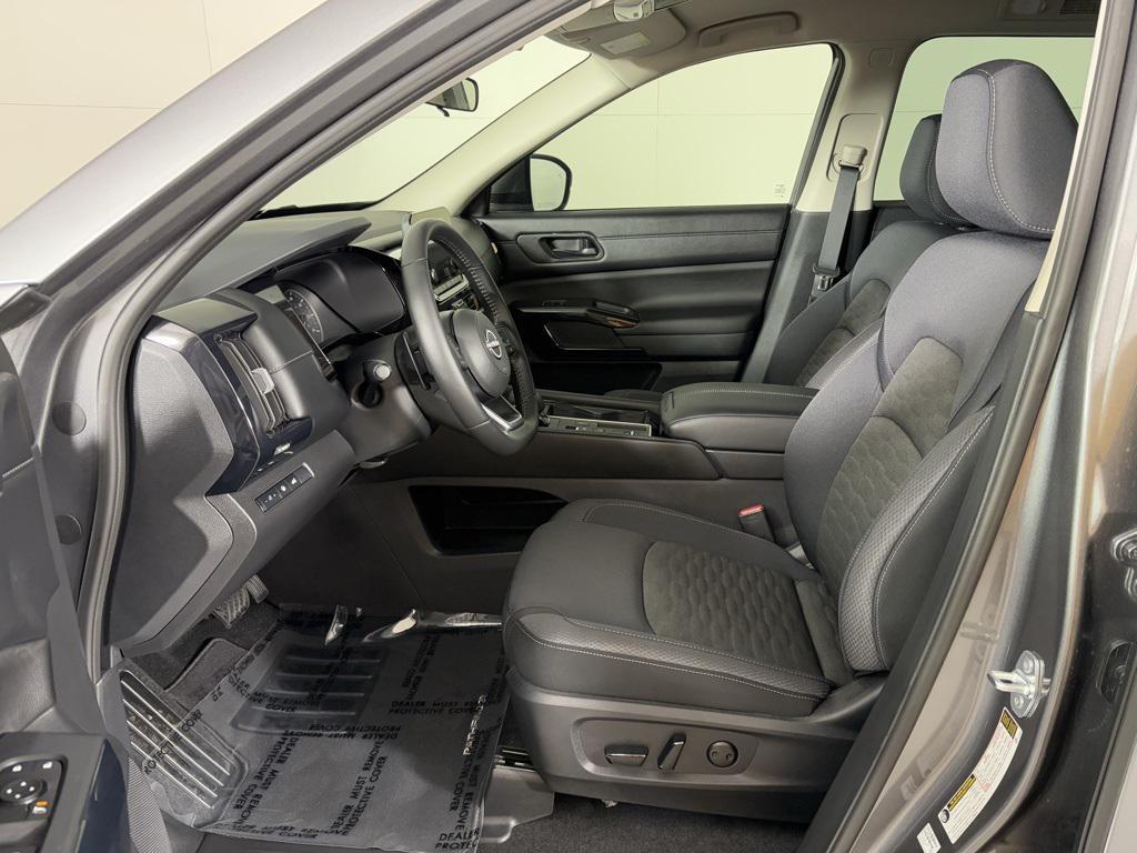 new 2025 Nissan Pathfinder car, priced at $32,070