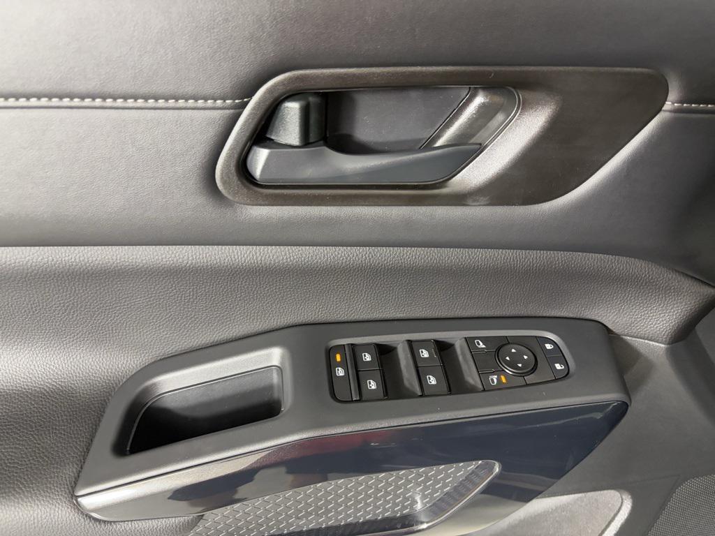 new 2025 Nissan Pathfinder car, priced at $32,070