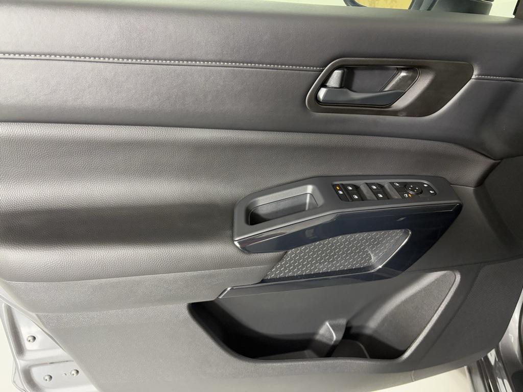 new 2025 Nissan Pathfinder car, priced at $32,070