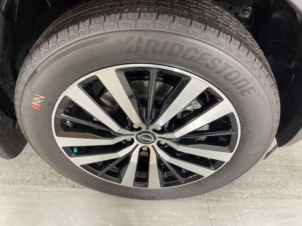 new 2025 Nissan Pathfinder car, priced at $42,595