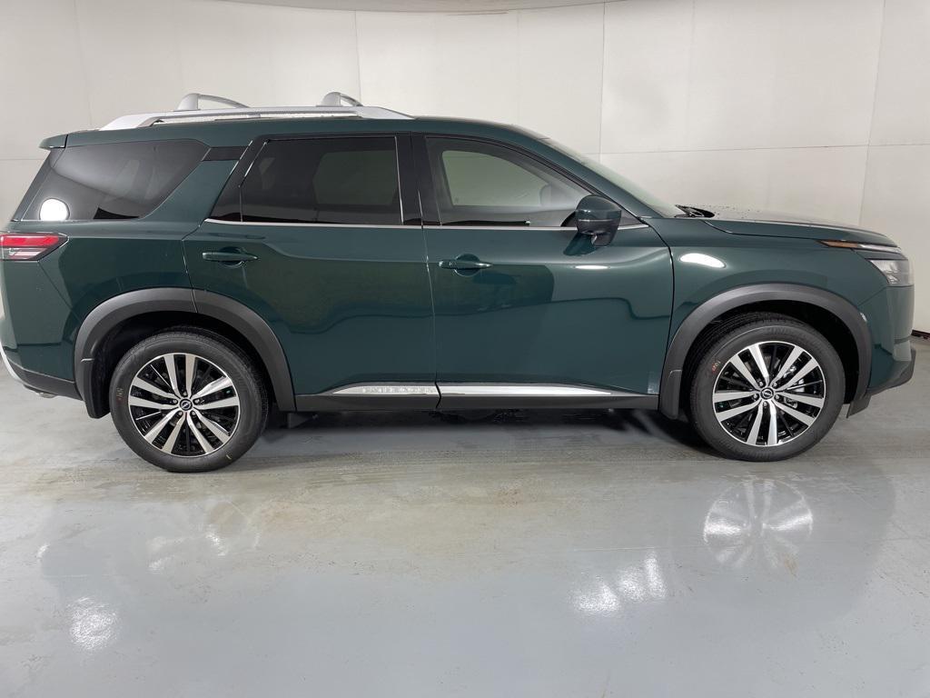 new 2025 Nissan Pathfinder car, priced at $42,595