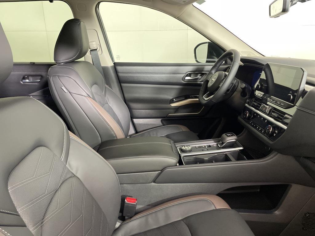 new 2025 Nissan Pathfinder car, priced at $42,595