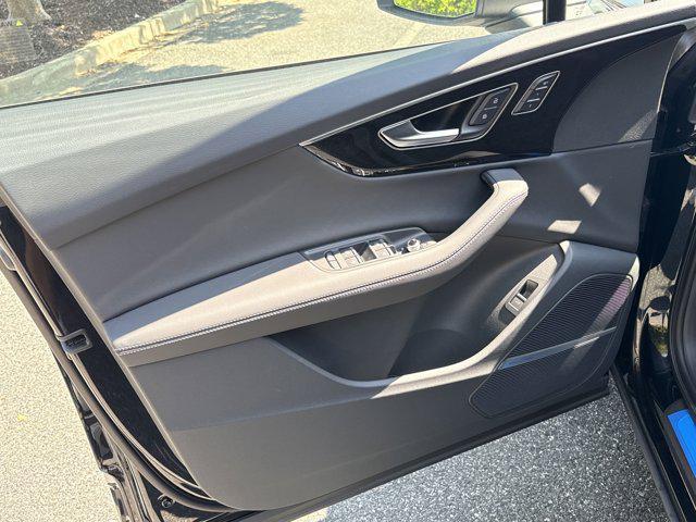 new 2025 Audi Q7 car, priced at $71,761