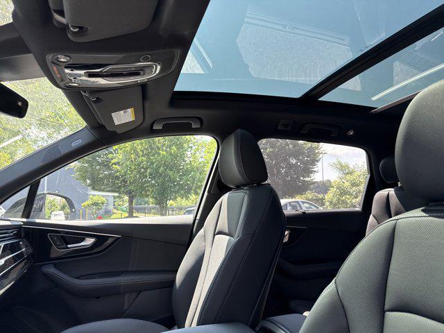 new 2025 Audi Q7 car, priced at $71,761