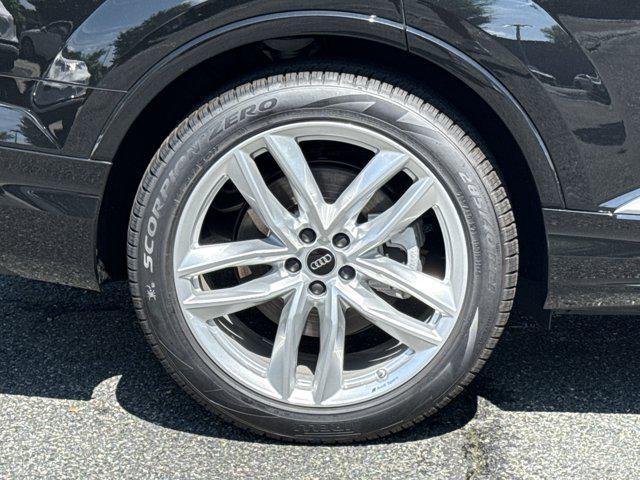 new 2025 Audi Q7 car, priced at $71,761