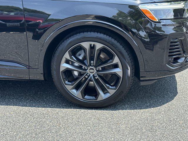 new 2025 Audi Q7 car, priced at $72,921