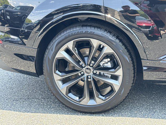 new 2025 Audi Q7 car, priced at $72,921