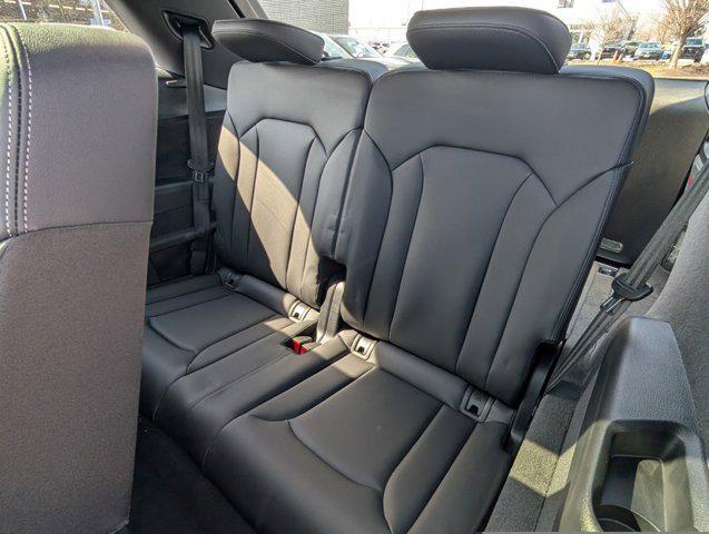 new 2025 Audi Q7 car, priced at $63,101