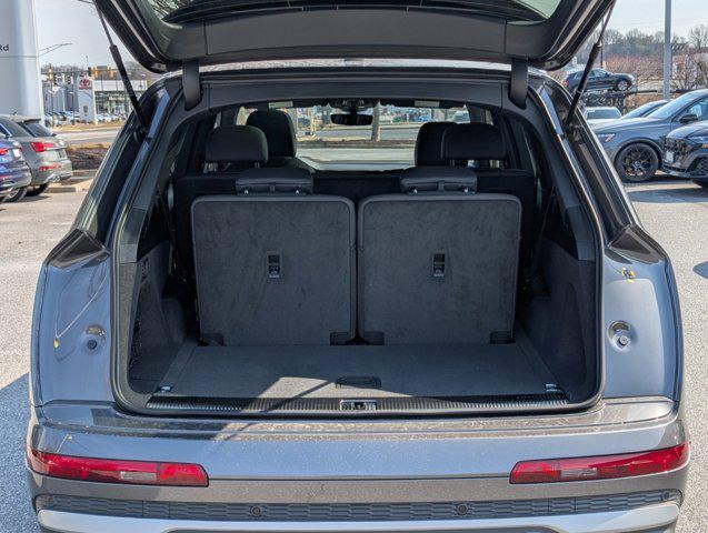 new 2025 Audi Q7 car, priced at $63,101