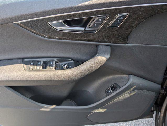 new 2025 Audi Q7 car, priced at $61,791