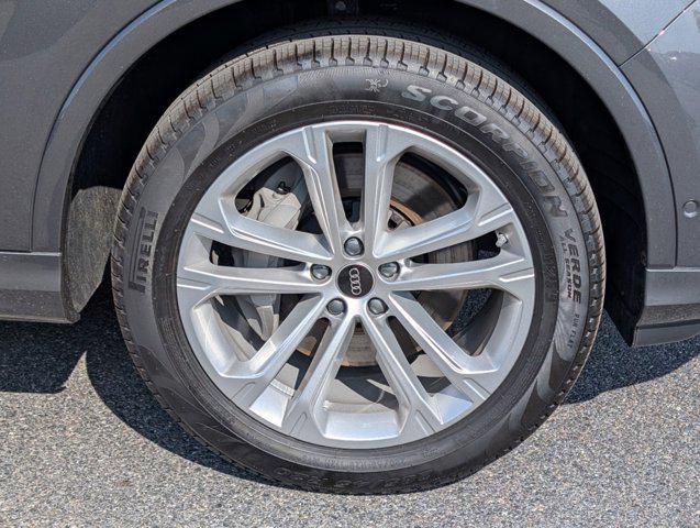 new 2025 Audi Q7 car, priced at $63,101