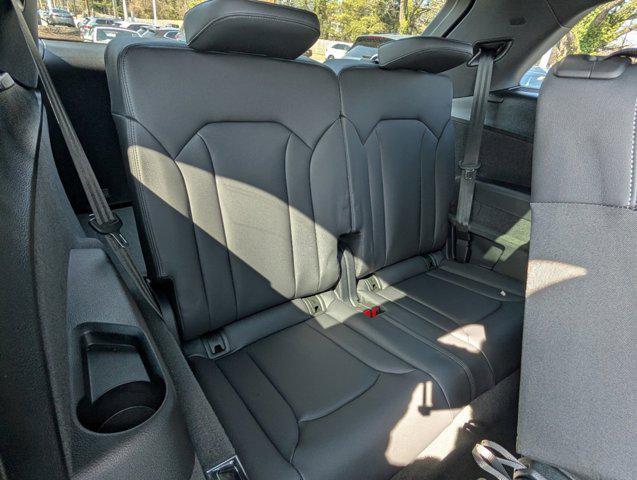 new 2025 Audi Q7 car, priced at $63,101