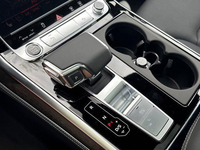 new 2025 Audi Q7 car, priced at $71,761