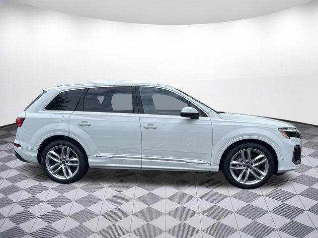 new 2025 Audi Q7 car, priced at $71,761