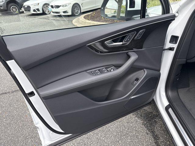 new 2025 Audi Q7 car, priced at $71,761
