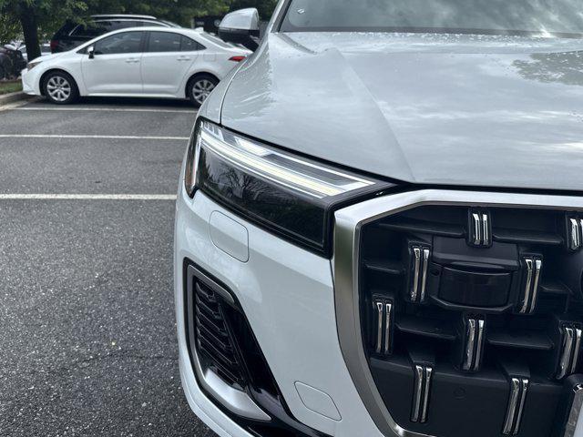 new 2025 Audi Q7 car, priced at $71,761