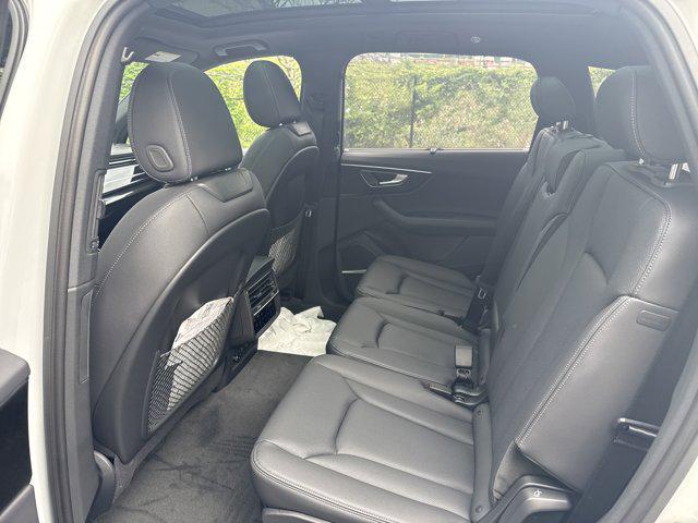 new 2025 Audi Q7 car, priced at $71,761