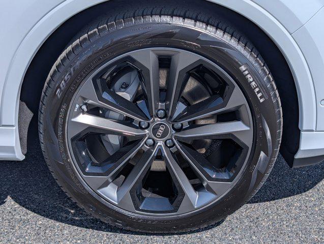 new 2025 Audi Q7 car, priced at $78,841