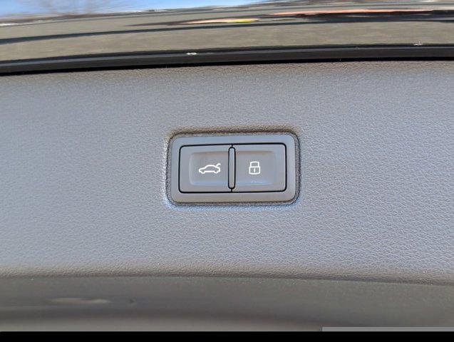 new 2025 Audi Q7 car, priced at $84,031