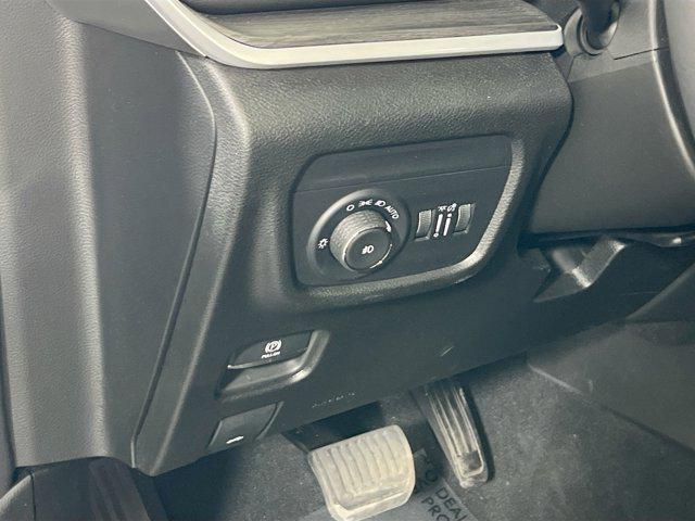 used 2024 Jeep Grand Cherokee car, priced at $39,018