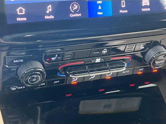 used 2023 Jeep Grand Cherokee car, priced at $35,084