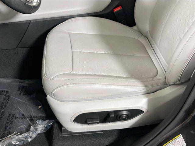 used 2022 Jeep Grand Cherokee car, priced at $37,201