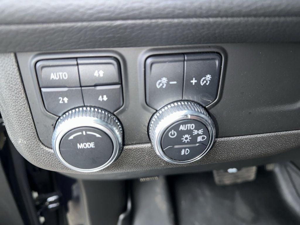 used 2022 GMC Yukon XL car, priced at $58,377