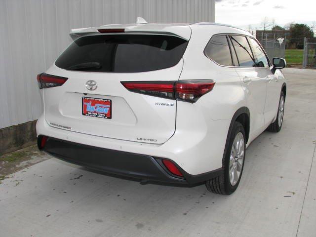 used 2021 Toyota Highlander Hybrid car, priced at $39,995