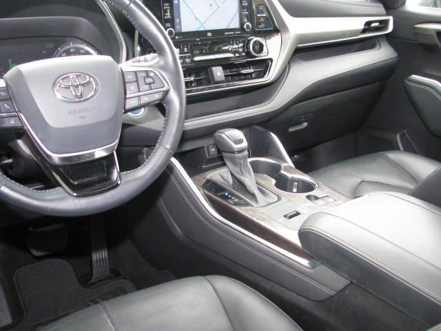 used 2021 Toyota Highlander Hybrid car, priced at $39,995