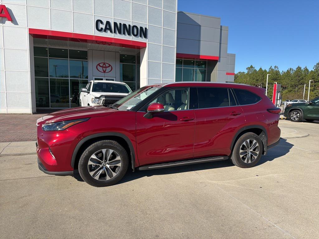 used 2022 Toyota Highlander Hybrid car, priced at $38,754