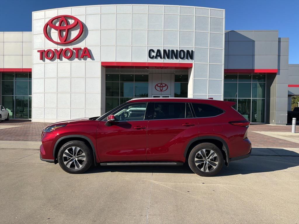 used 2022 Toyota Highlander Hybrid car, priced at $38,754