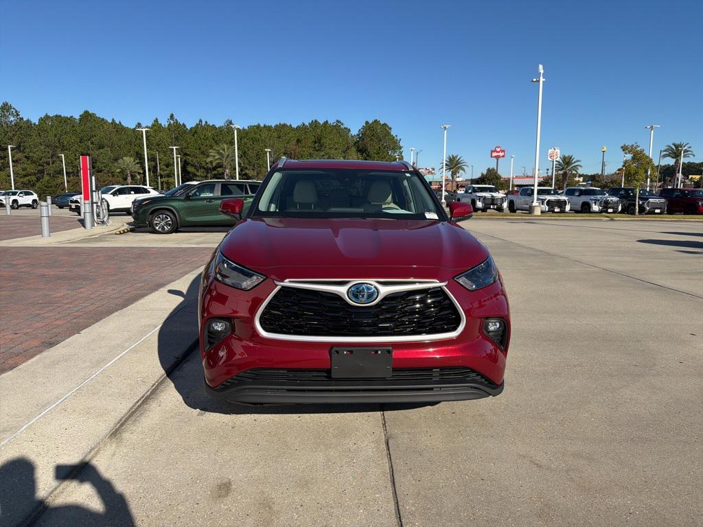 used 2022 Toyota Highlander Hybrid car, priced at $38,754